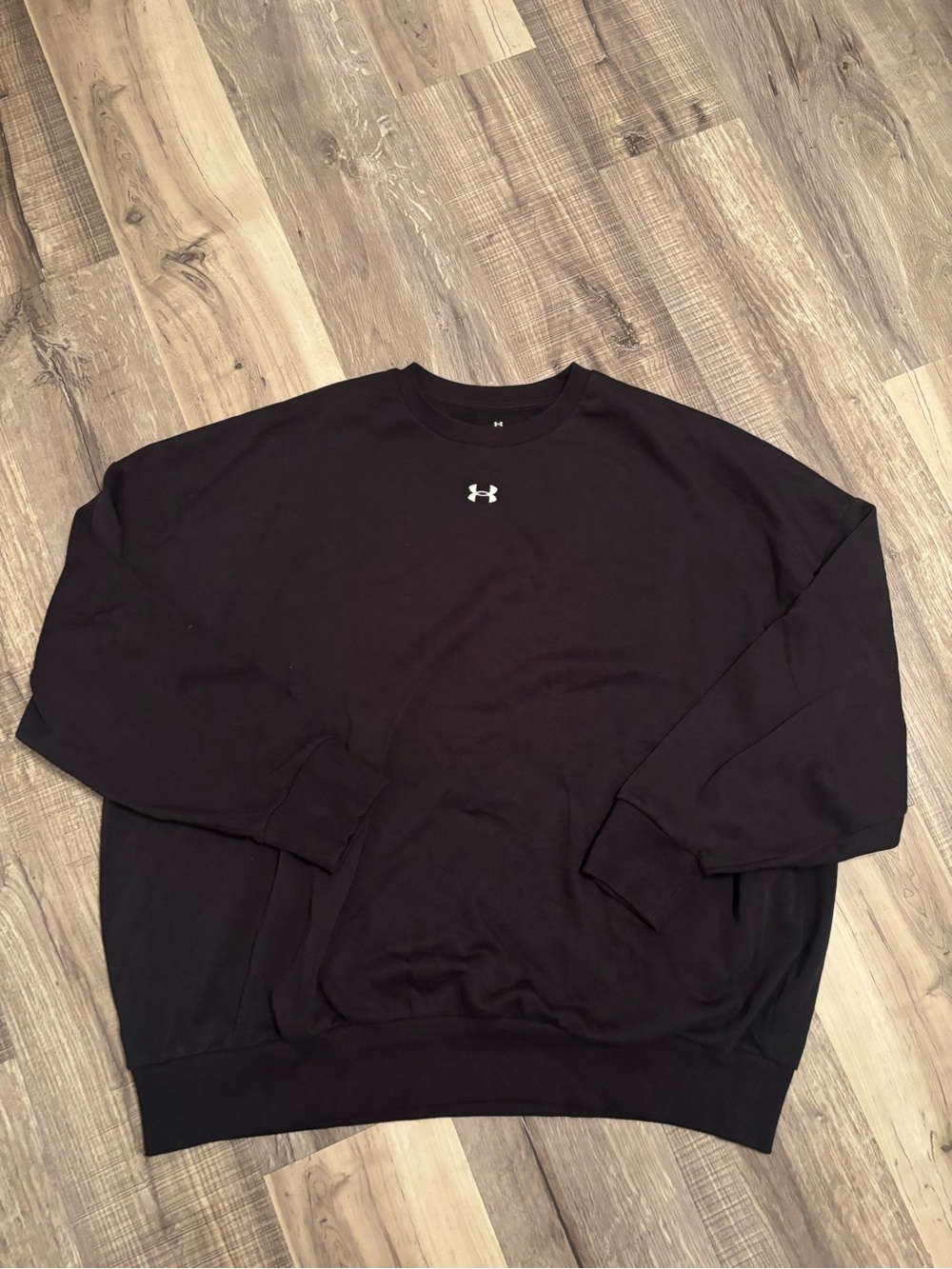NWOT Under Armour Women’s Black Crewneck Sweatshirt